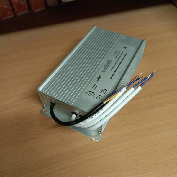 Понижающий блок питания 220/12 Вольт для светодиодных ламп мощностью 200 Ватт с повышенной защитой от влаги и пыли, Gauss Strip.