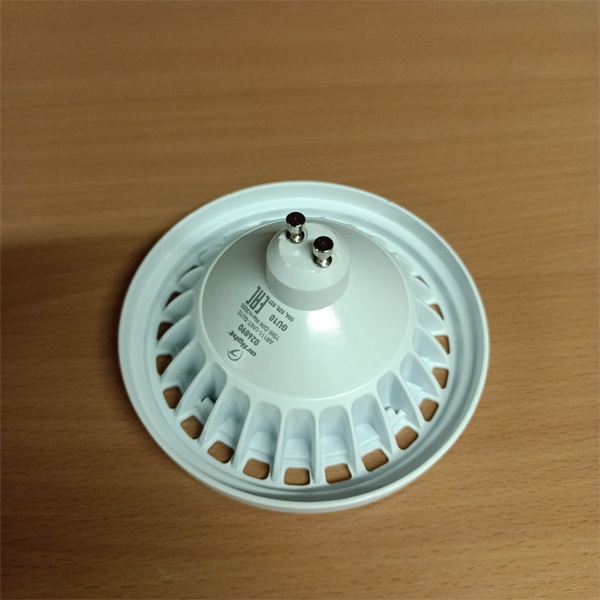 Светодиодная, диммируемая, лампочка акцентного освещения, мощностью 15 Ватт, с цоколем GU10, угол излучения 120°, теплый белый свет