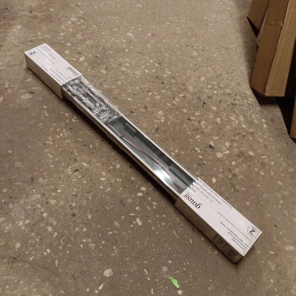 Серый линейный светильник Гаусс с высокой защитой от пыли и влаги под светодиодную лампу Т8 длиной 600 мм