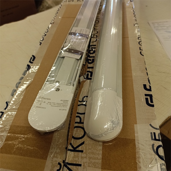 Линейный LED светильник Ферон накладного монтажа, мощностью 36 Ватт, нейтральный белый свет