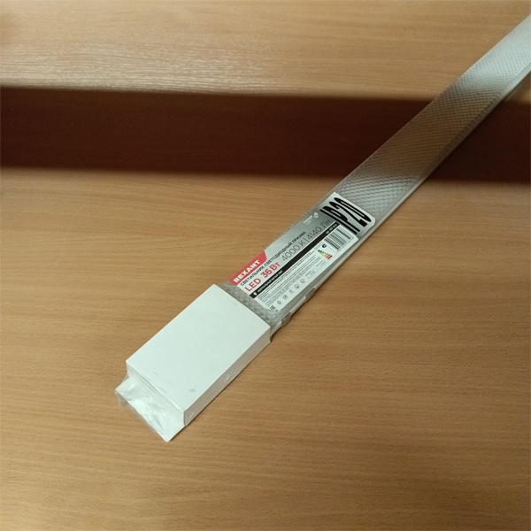 Светодиодный светильник накладного монтажа, мощностью 36 Ватт, нейтральный белый свет, призматический рассеиватель