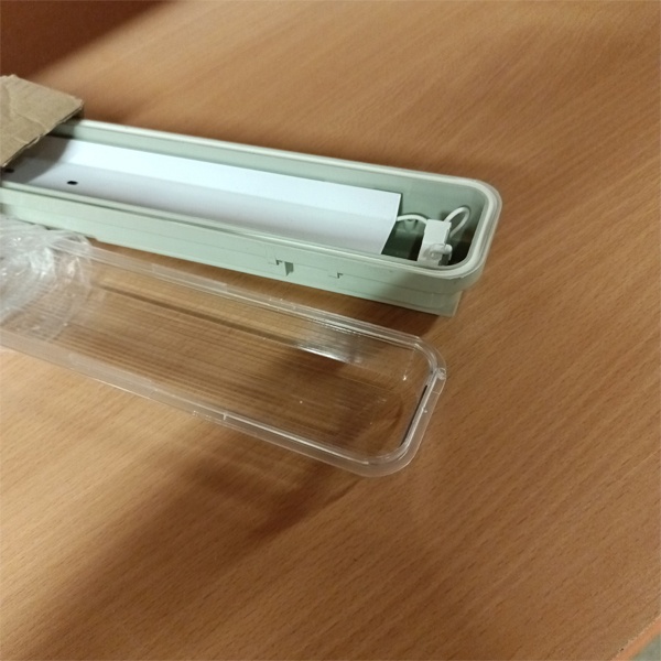 Серый пылевлагозащищенный светильник Gauss Industry под светодиодную лампу Т8 длиной 1200мм.