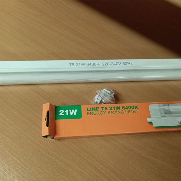 Люминесцентный светильник без кабеля Foton T5 мощностью 21 Ватт холодного дневного света