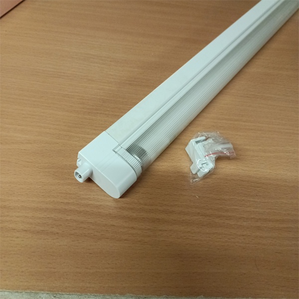 Люминесцентный светильник без кабеля Foton T5 мощностью 21 Ватт холодного дневного света