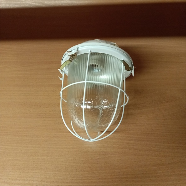 Сигнальный подвесной светильник НСП 02-100 ТДМ, под лампу с цоколем E27 макс. мощностью 60 Ватт, с решеткой