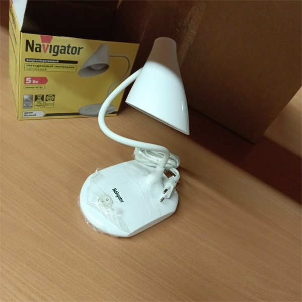 Светодиодный настольный энергосберегающий светильник Navigator мощностью 5 Ватт, нейтральный белый свет, белый корпус