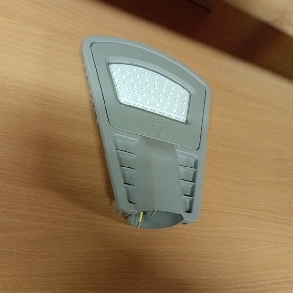 Светодиодный светильник для дорожного и уличного освещения Навигатор мощностью 40 Ватт, дневной свет