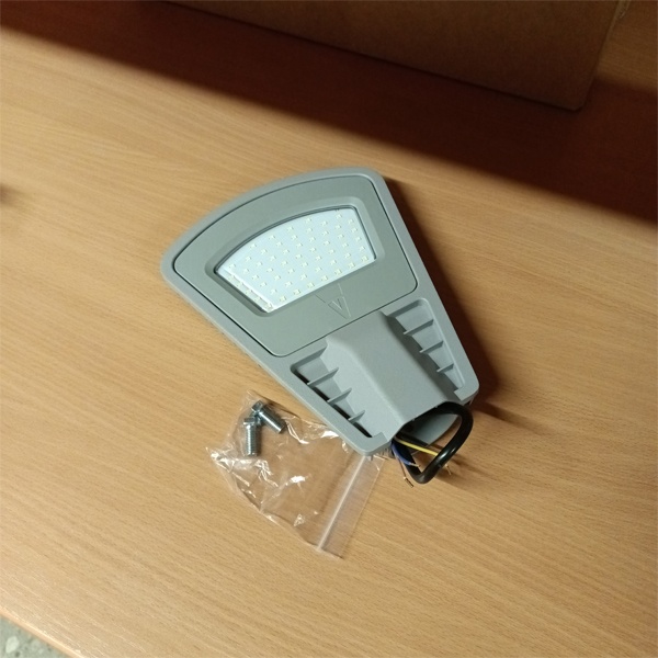 Светодиодный светильник для дорожного и уличного освещения Навигатор мощностью 40 Ватт, дневной свет