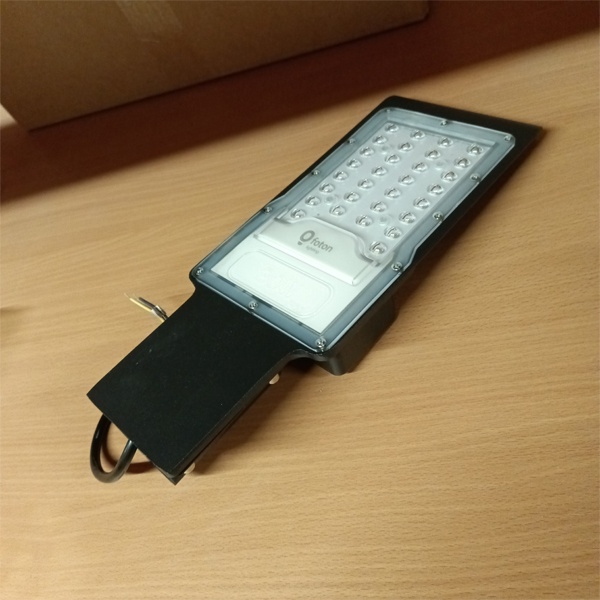 Светодиодный уличный светильник FL-LED STREET-01 мощностью 30 Ватт, холодный дневной свет