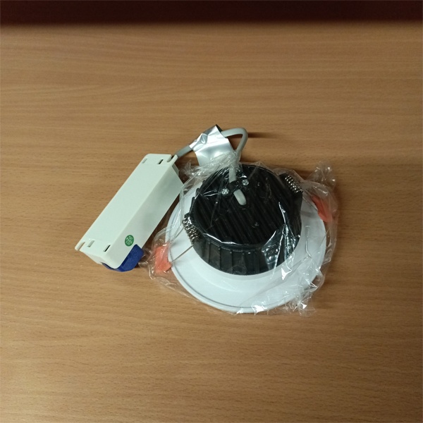 Светодиодный светильник даунлайт ДВО 1801 PRO, 10 Вт, теплый белый свет, ИЭК