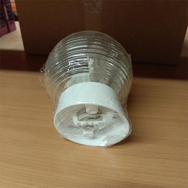 Декоративный накладной осветительный прибор ЭРА с наклонным основанием, для лампы с цоколем E27 максимальной мощностью 60 Ватт