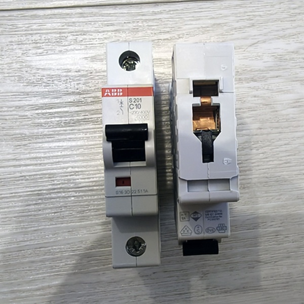 Модульный однополюсный электрический автомат ABB S201 System pro M на 10 Ампер, с характеристикой C