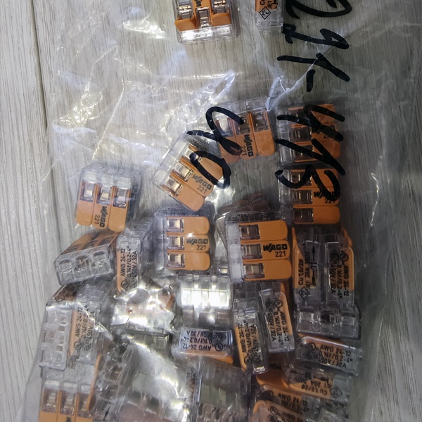 Пружинные клеммники для трех медных проводов WAGO 221 до 32 Ампер