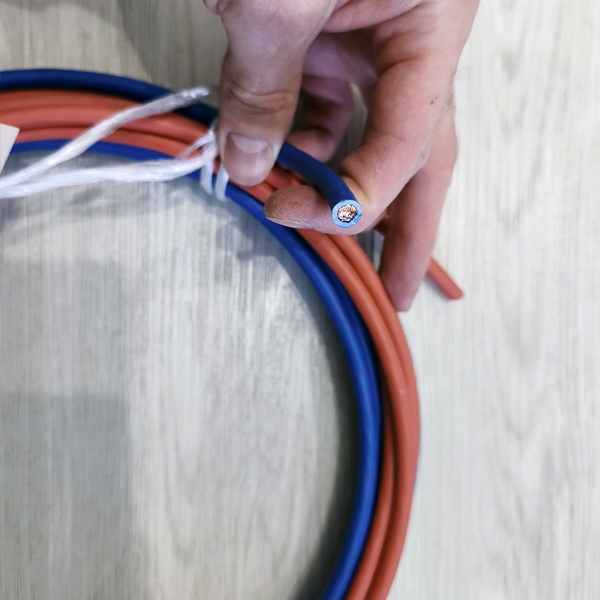 Электрический провод ПуГВ нг А LS с 1-ой медной жилой 10 мм2 мп (многопроволочный) в синей негорючей ПВХ изоляции