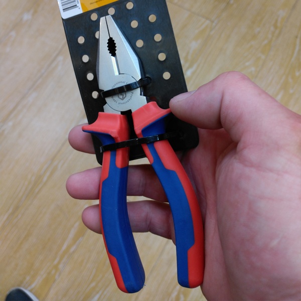 Плоскогубцы длиной 160мм слесарно-монтажные КВТ серии Мастер