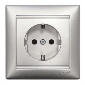 Новинка 2008 года – Legrand Valena «алюминий».