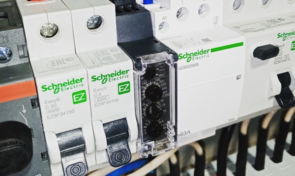 Реле напряжения, времени, контроля Schneider Electric