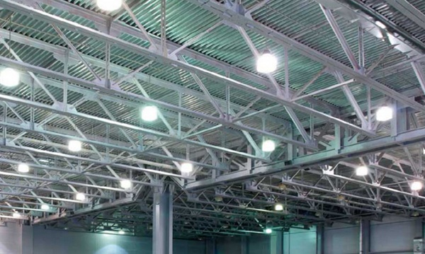Подвесные и настенные светодиодные светильники LED для высоких пролетов