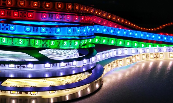 Лента светодиодная в комплекте с драйвером и шнурами