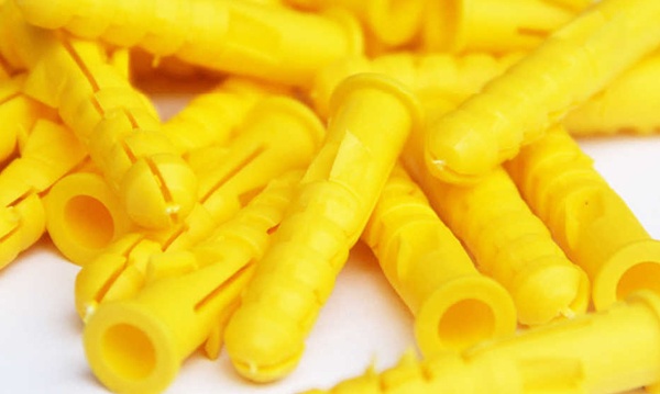 Дюбели распорные пластиковые