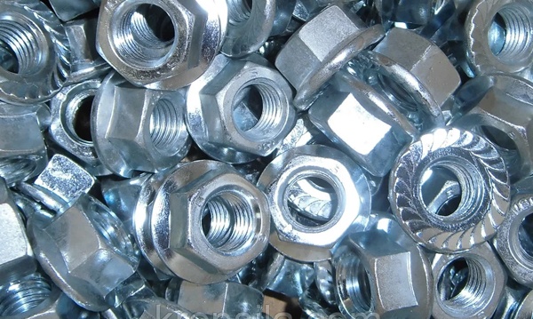 Гайки шестигранные с фланцем DIN6923