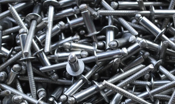 Заклепки вытяжные