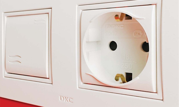 Розетки и выключатели белые DKC Brava (ДКС Брава)