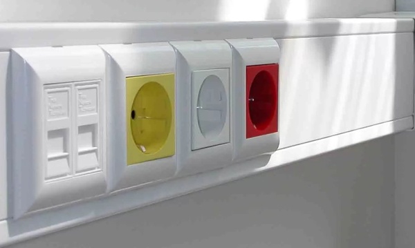 Рамки и суппорты Ecoplast для кабель-каналов INSTA