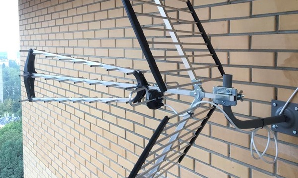 Кронштейны для крепления эфирных и спутниковых антенн