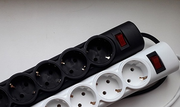 Удлинители электрические бытовые, сетевые фильтры и тройники