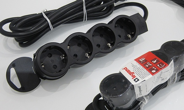 Удлинители электрические бытовые для дома черного цвета