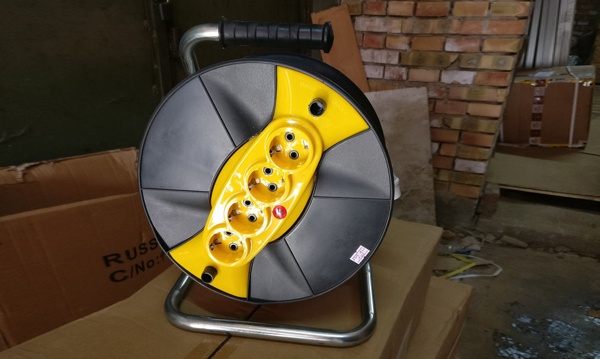 Удлинители силовые на металлической катушке