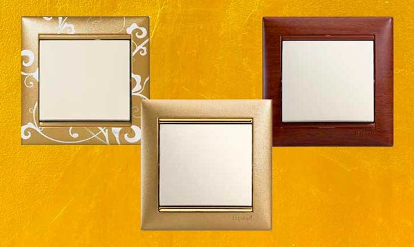 Рамки Legrand Valena Classic под механизмы слоновая кость