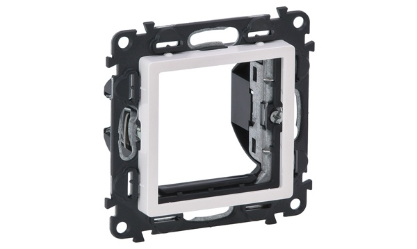 Рамки и адаптеры для нестандартных механизмов Valena LIFE Legrand