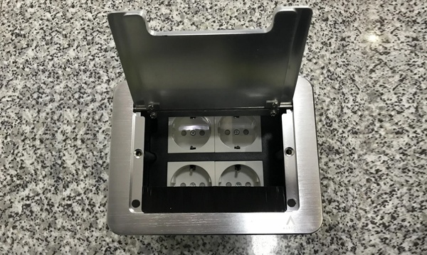 Лючки в пол для розеток 45х45