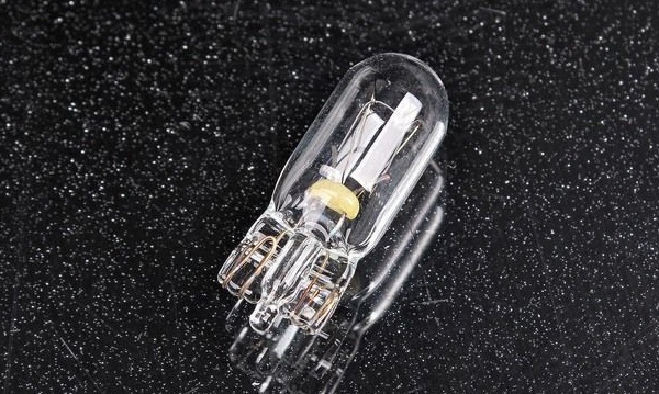 Автомобильные лампы с цоколем W2.1x9.5d 24V