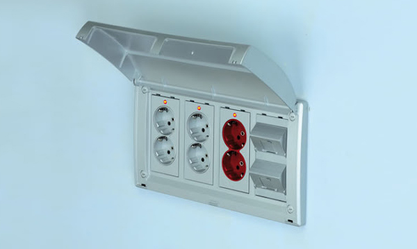 Розеточные блоки для монтажа в стену/на стену Simon CIMA Classic