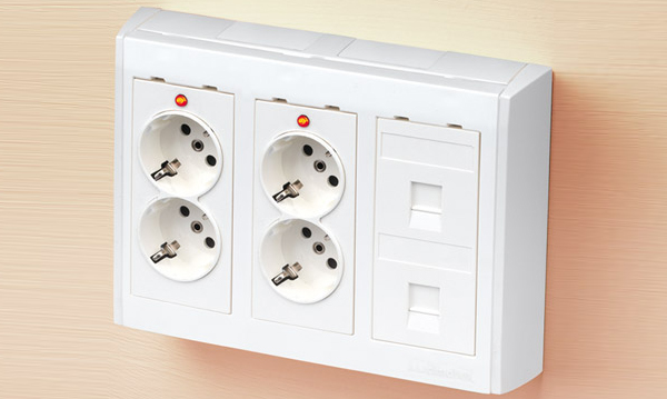 Розеточные блоки для монтажа в стену/на стену Simon CIMA PRO