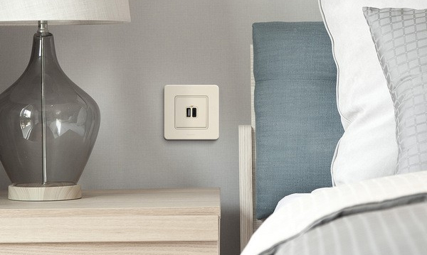 Механизмы и рамки Inspiria Legrand слоновая кость