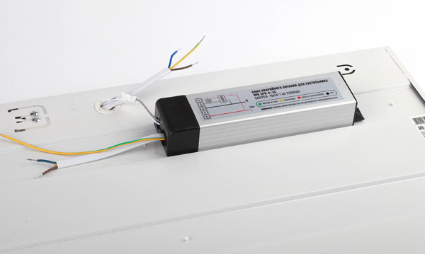 Накладные/встраиваемые светодиодные светильники LED IP40 с блоком аварийного питания