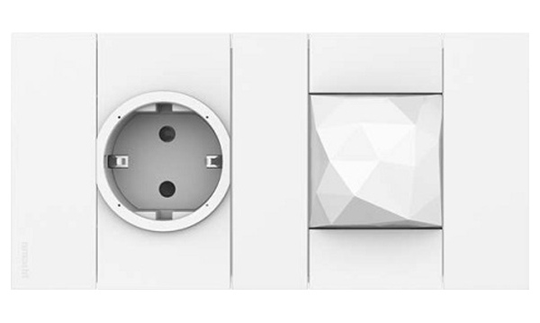 Лицевые панели розеток Living Now Bticino белый