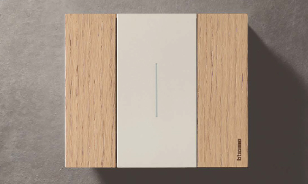 Рамки Немецкого стандарта Living Now Bticino дерево