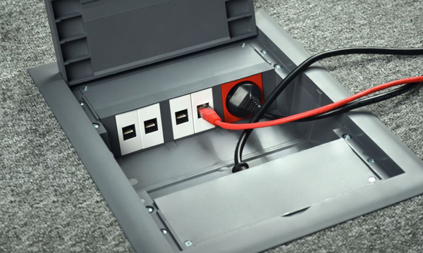 Выдвижные и настольные розеточные блоки C-Line EKF