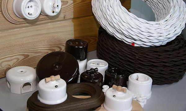 Кабель ретро и изоляторы для наружной проводки