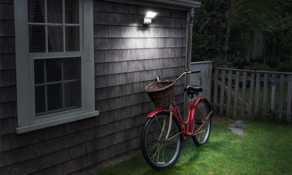 Прожекторы светодиодные LED аккумуляторные, на солнечной батарее