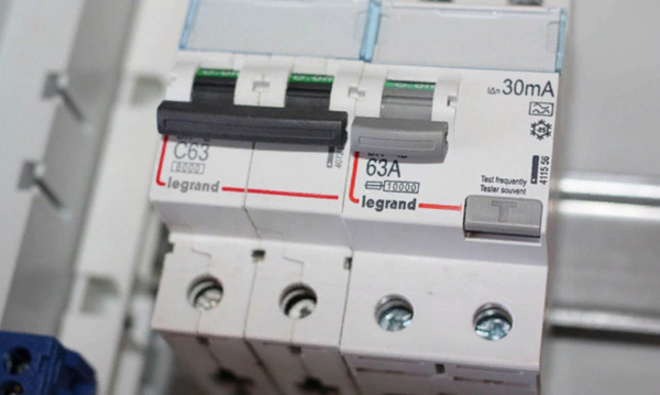 УЗО, выключатели дифференциального тока, ВДТ Legrand